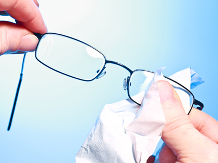 dry glasses with clean cloth